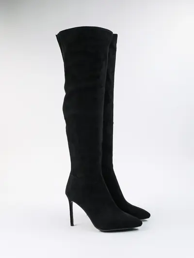 Ботфорты черного цвета на высоком каблуке